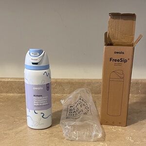 limited edition 32oz Owala FreeSip Water Bottle